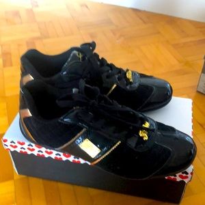 Woman Black with Gold running shoe with Valore.. Size 8